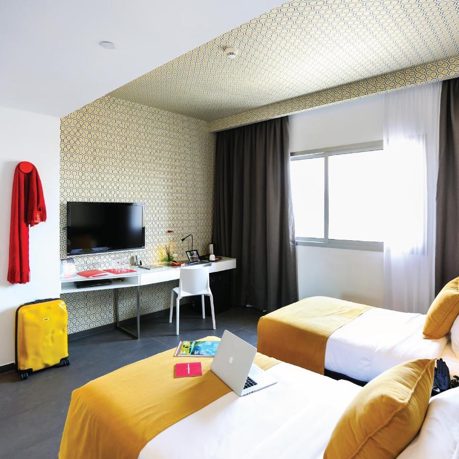 The Smallville 5* Beirute